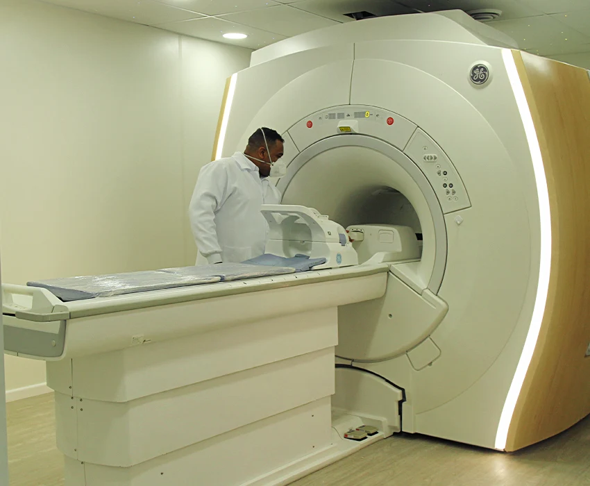 Equipamento de ressonância magnética da Medimagem, apresentado no material institucional da clínica